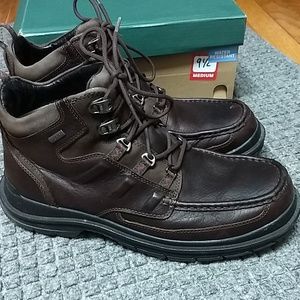 Clark's Brown Cedar Boots size 9.5